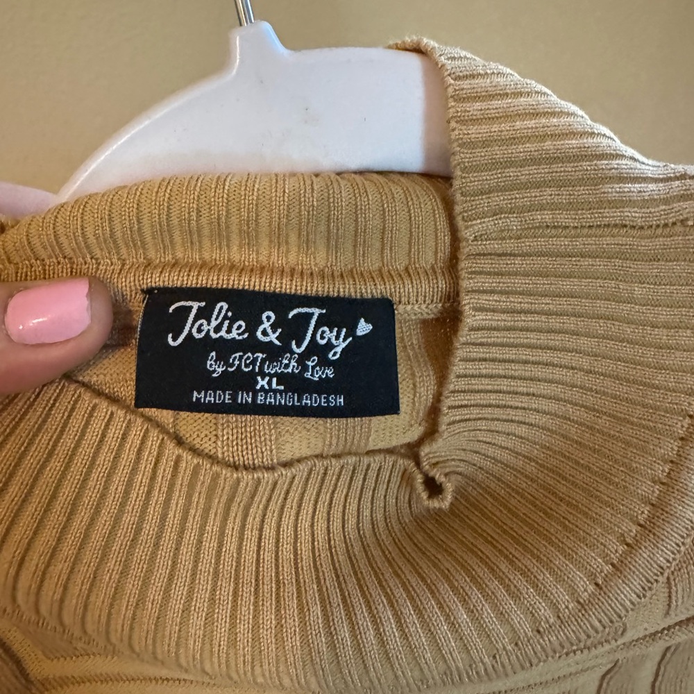 Women's Tan Sweater